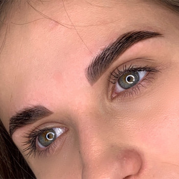 Моделювання та фарбування брів
                    Мастер перманентного макияжа Александра Кривой Рог