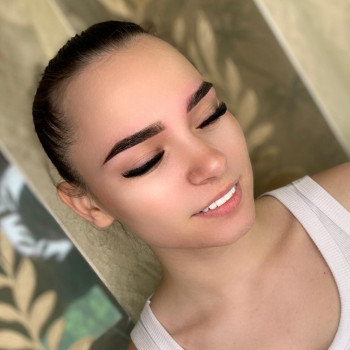 Моделювання та фарбування брів
                    Мастер перманентного макияжа Александра Кривой Рог