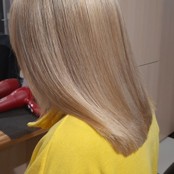 Стрижка
                    Парикмахер-колорист Наталья Чернигов