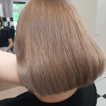 Реконструкция и уход за волосами
                    Перукар-колорист Наталья Чернігів