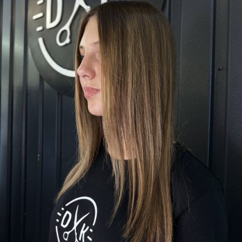 Окрашивание волос 
Стрижка