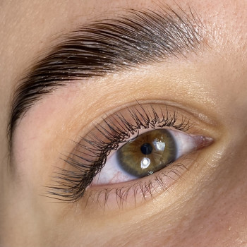 Ламінування брів та нарощування вій класичне