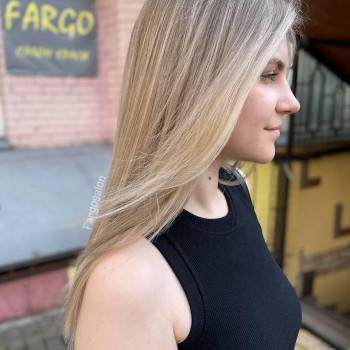 Фарбування з освітленням, шатуш
                    Салон красоты Fargo Киев