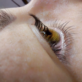 Ламінування вій
                    Візажист Мілена Хмельницький