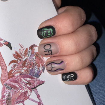 Чорний манікюр матовий зі смайликами, фото - Майстер манікюру Евгения Гречихина