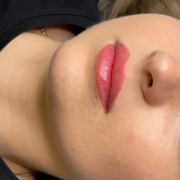 пудрове напилення губ
                    Мастер перманентного макияжа Юля Киев