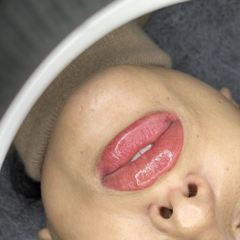 пудрове напилення губ
                    Мастер перманентного макияжа Юля Киев