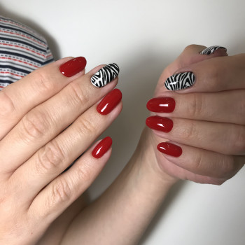 Маникюр + покрытие гель лаком
                    Майстер манікюру Вероника Київ