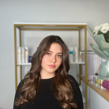   волосся з блонду в натуральний колір волосся