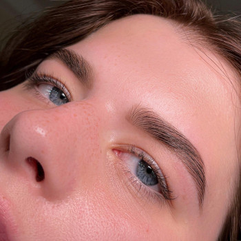 Коррекция и окрашивание бровей
                    Мастер перманентного макияжа Ирина Киев