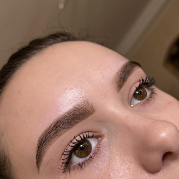 Коррекция и окрашивание бровей
                    Мастер перманентного макияжа Ирина Киев