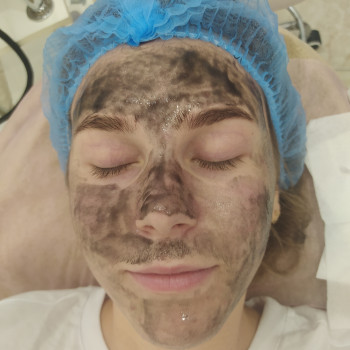 Угольная маска