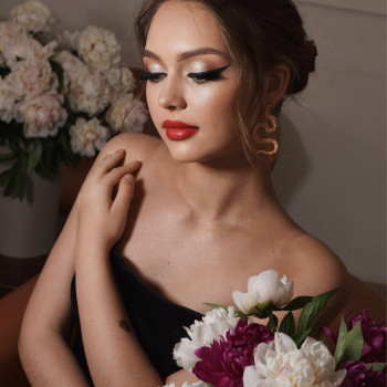 Фотосесія з букетом жіночна, фото - Візажист Валерія Давидченко
