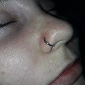 Пирсинг, прокол ушей, пупка, микродермал Александрия
                    Салон красоты LASH&BEAUTY STUDIO Александрия