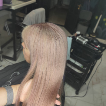 Тотал блондин, блонд від коріння
                    Парикмахер-колорист Олеся Днепр