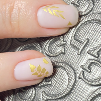 Манікюр комбінований з ножничками і покриття з дизайном