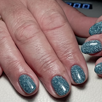 Корекція гелем, укріплення гелем.
                    Мастер маникюра Юлия Ромны