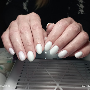 Корекція гелем, укріплення гелем.
                    Мастер маникюра Юлия Ромны