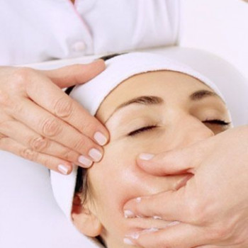 МАСАЖ ОБЛИЧЧЯ?‍♀️

Масаж обличчя діє при корекції вікових 