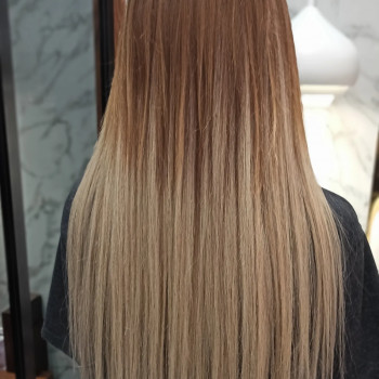 Нарощування волосся
                    Майстер з нарощування волосся Елена Київ