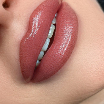 Татуаж губ
                    Майстер перманентного макіяжу Евгения Київ