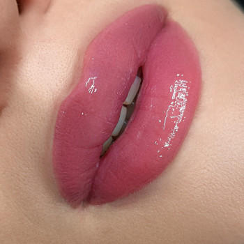 Татуаж губ
                    Майстер перманентного макіяжу Евгения Київ