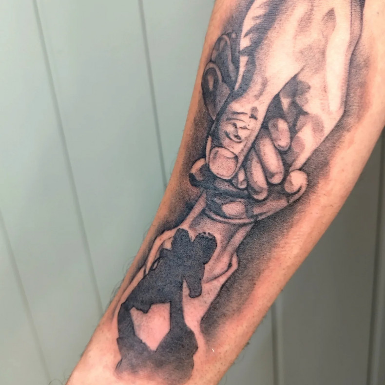 Для хлопців на передпліччі реалізм, фото - Тату салон Dark side of good tattoo