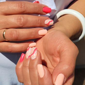 Розовый маникюр персиковый линии, фото - Мастер маникюра Виктория Гришина