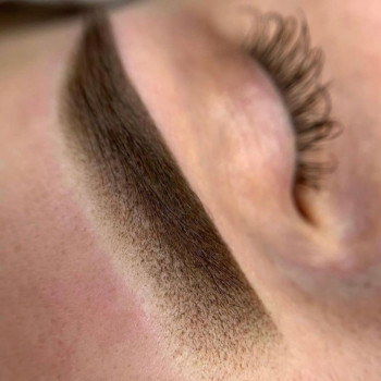 Пудрове напилення брів