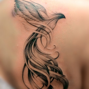 тату фенікс на спині