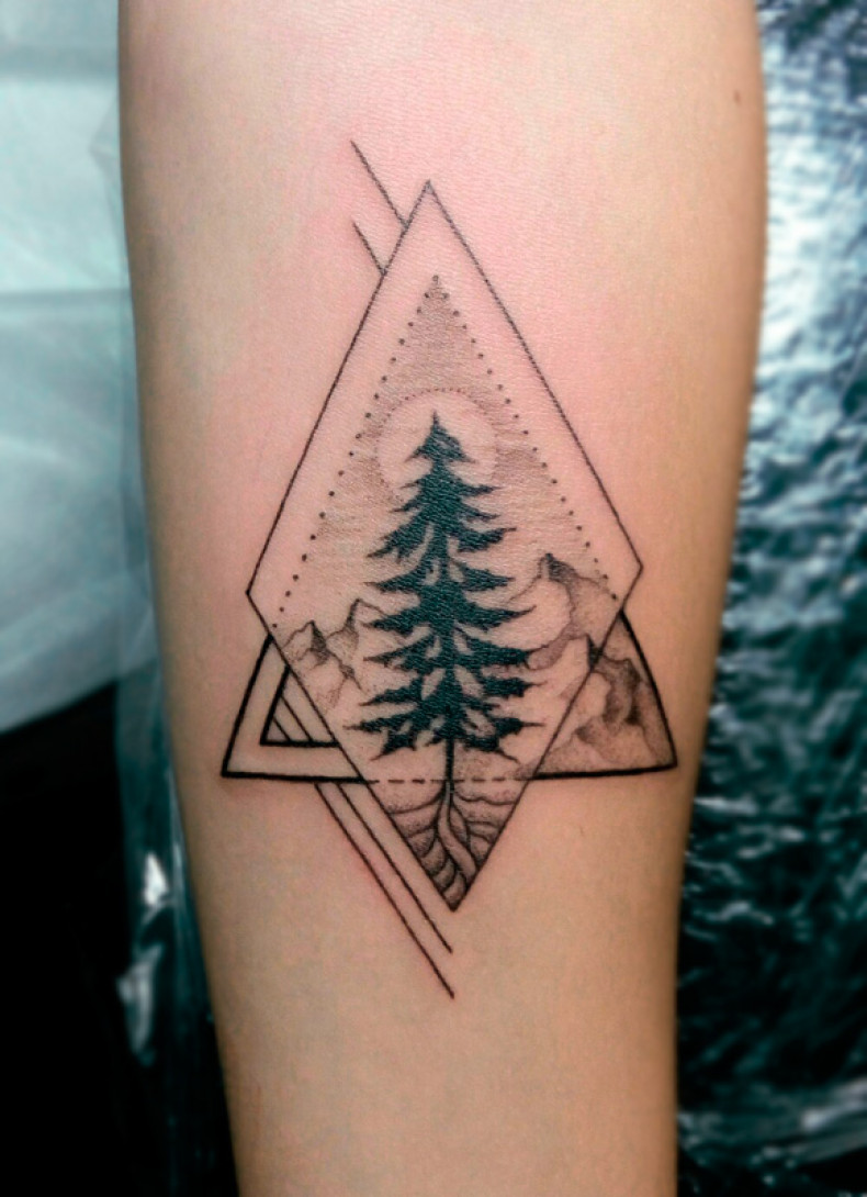 На руке черно-белые графика, фото - Тату салон 1000 itattoo