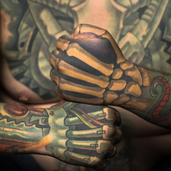 Тату цветные биомеханика скелет, фото - Тату салон Дырокол