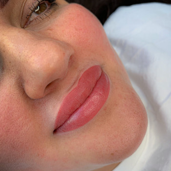 Нюдові губи 3000 грн 
Після загоєння буде легкий натуральн