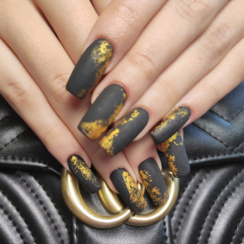 Черный маникюр с золотом, фото - Мастер маникюра Ірина Строкова