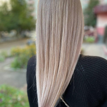 Фарбування з освітленням, шатуш
                    Салон красоты Fargo Киев