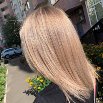 Фарбування з освітленням, шатуш
                    Салон красоты Fargo Киев