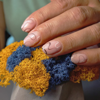 Покриття гель-лаком
                    Мастер маникюра Олександра Коростышев