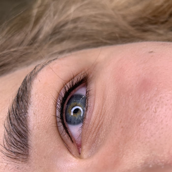 МІЖВІЙКОВА стрілочка перманент
                    Майстер перманентного макіяжу Александра Кривий Ріг