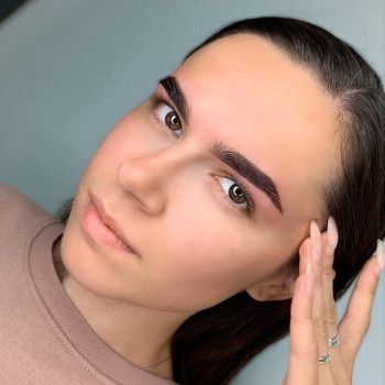 Моделювання та фарбування брів
                    Мастер перманентного макияжа Александра Кривой Рог