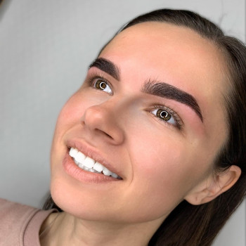 Моделювання та фарбування брів
                    Мастер перманентного макияжа Александра Кривой Рог