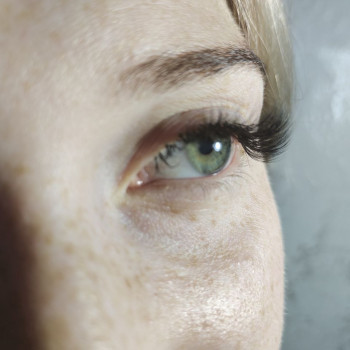 Нарощування вій
                    Салон краси La.Mi Studio Дніпро