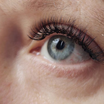 Нарощування вій
                    Салон краси La.Mi Studio Дніпро