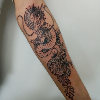 Тату на руке дракон лайнворк, фото - Мастер по пирсингу Вероника Колесник