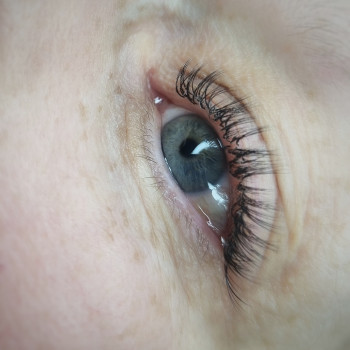 Нарощування вій, LED нарощування вій
                    Косметолог-естетист Влада Харків