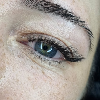 Нарощування вій, LED нарощування вій
                    Косметолог-естетист Влада Харків