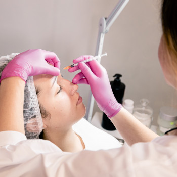 Ботулінотерапія міжбрів‘я
                    Салон красоты Sweet Skin Киев