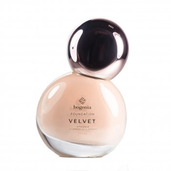 Тональна основа для обличчя Bogenia Velvet Foundation SPF 20 з матувальним ефектом 001 Ivory, 30 мл
