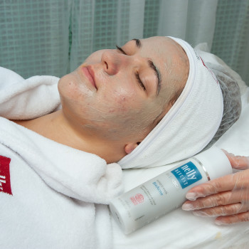 Процедура лікування акне
                    Косметологічний центр Aesthetic Boutique Київ