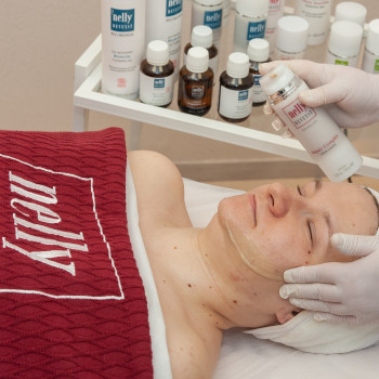 Чистка обличчя з двома пілінгами
                    Косметологічний центр Aesthetic Boutique Київ