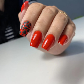 Красный маникюр на квадратные ногти красным лаком, фото - Мастер маникюра Екатерина Пыльшик